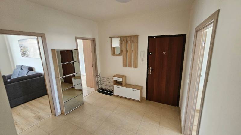 Appartamento con 4 camere da letto e balcone in zona tranquilla