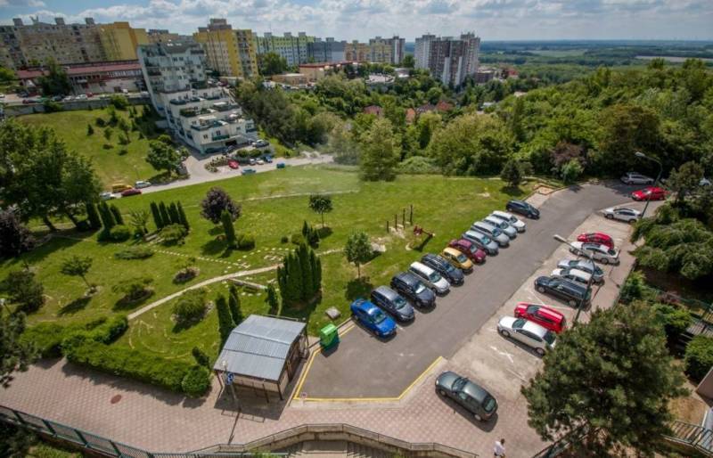 Appartamento con 4 camere da letto e balcone in zona tranquilla