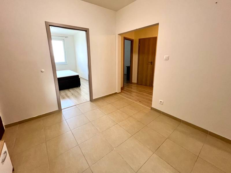 Appartamento con 4 camere da letto e balcone in zona tranquilla