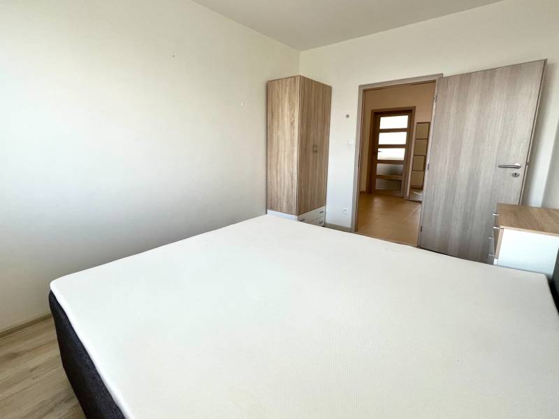 Appartamento con 4 camere da letto e balcone in zona tranquilla