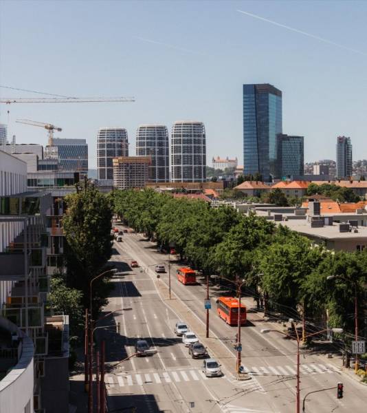 Moderni uffici in affitto in un nuovo edificio nel centro allargato