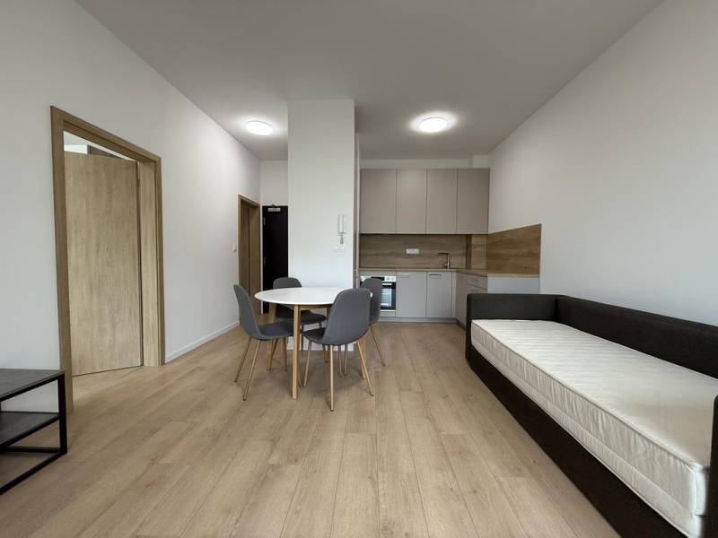 Affitto Appartamento con 3 stanze, Appartamento con 3 stanze, Hlavná, 