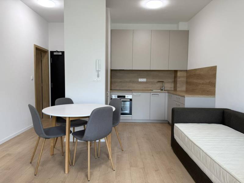 Affitto Appartamento con 3 stanze, Appartamento con 3 stanze, Hlavná, 