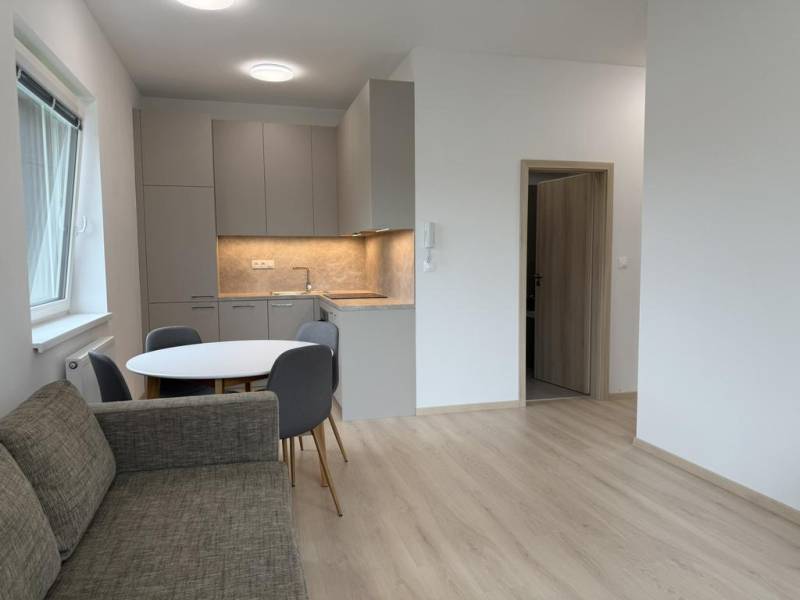 Affitto Appartamento con 2 stanze, Appartamento con 2 stanze, Trnava, 