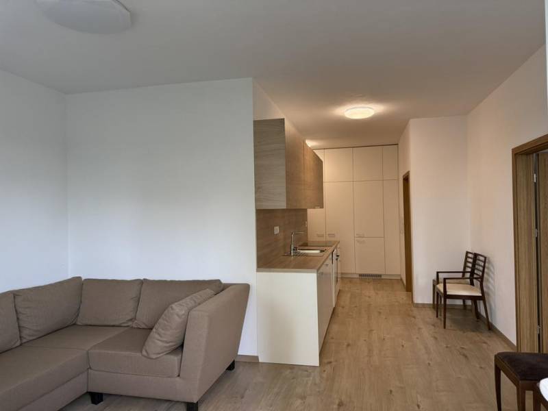 Affitto Appartamento con 3 stanze, Appartamento con 3 stanze, Hlavná, 
