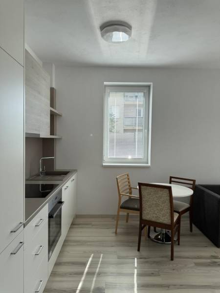 Affitto Appartamento con 2 stanze, Appartamento con 2 stanze, Hlavná, 