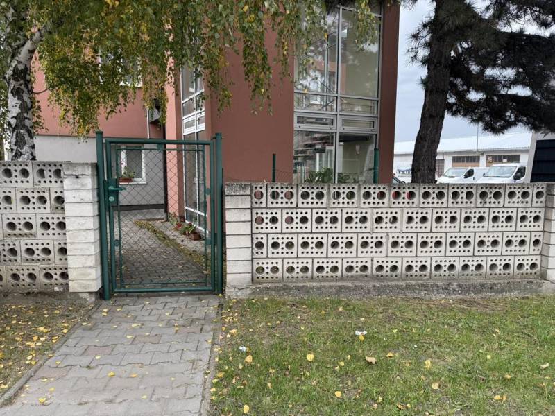 Affitto Magazzini e capannoni, Magazzini e capannoni, Šenkvická cesta,