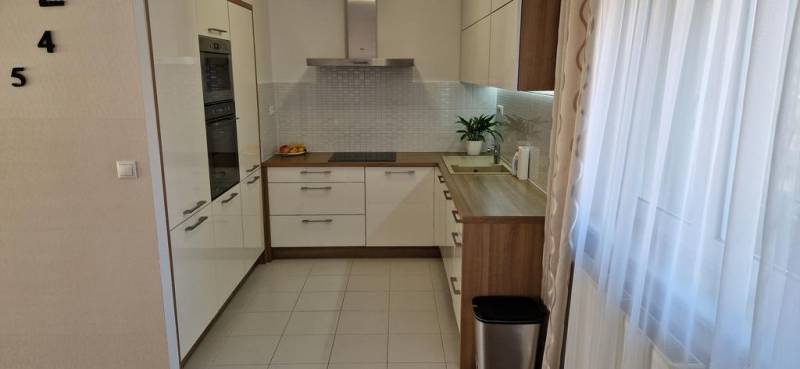 Vendita Appartamento con 4 stanze, Appartamento con 4 stanze, Pekníkov