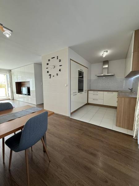 Vendita Appartamento con 4 stanze, Appartamento con 4 stanze, Pekníkov