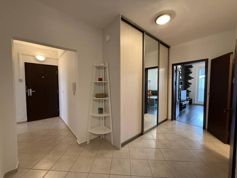 Affitto Appartamento con 3 stanze, Appartamento con 3 stanze, Rovniank