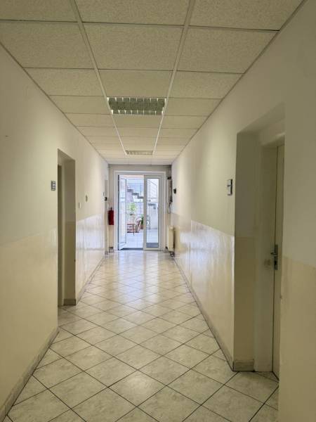 Affitto Magazzini e capannoni, Magazzini e capannoni, Šenkvická cesta,