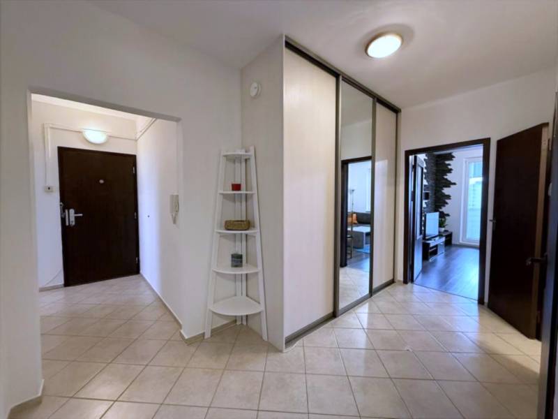 Affitto Appartamento con 3 stanze, Appartamento con 3 stanze, Rovniank