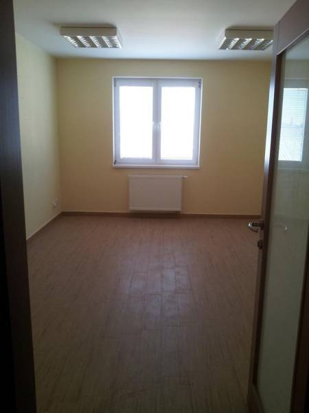 Affitto Magazzini e capannoni, Magazzini e capannoni, Šenkvická cesta,