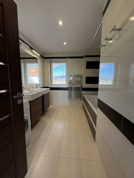 Vendita Appartamento con 4 stanze, Appartamento con 4 stanze, Pekníkov