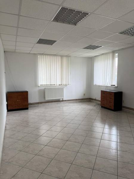 Affitto Magazzini e capannoni, Magazzini e capannoni, Šenkvická cesta,