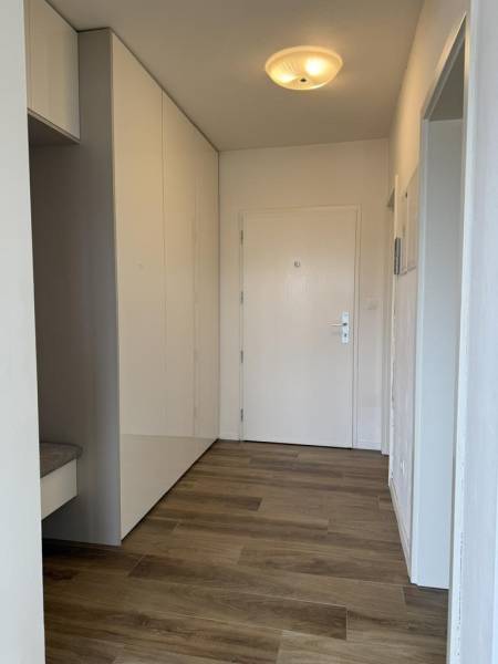 Affitto Appartamento con 3 stanze, Appartamento con 3 stanze, Moyzesov