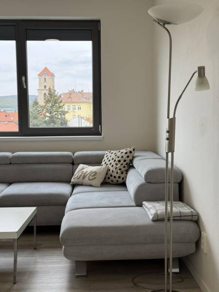 Affitto Appartamento con 3 stanze, Appartamento con 3 stanze, Moyzesov