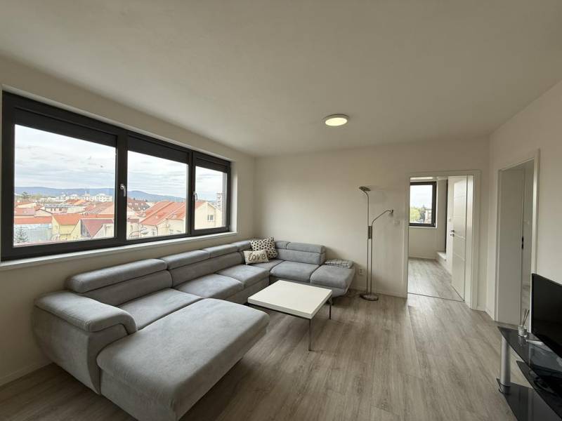 Affitto Appartamento con 3 stanze, Appartamento con 3 stanze, Moyzesov