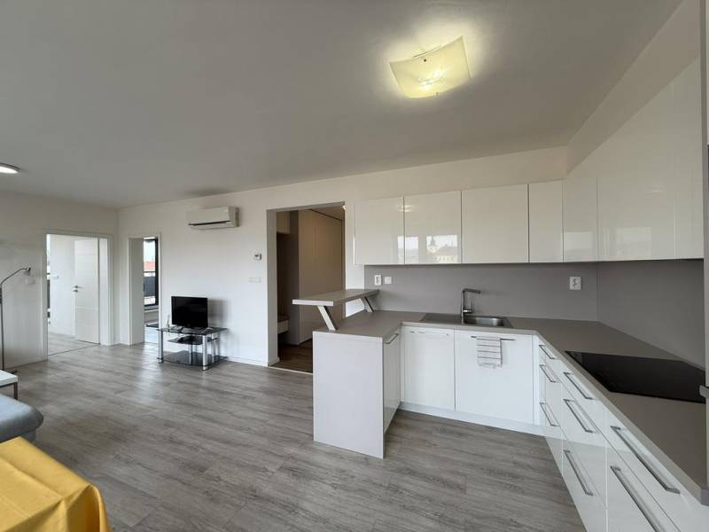 Affitto Appartamento con 3 stanze, Appartamento con 3 stanze, Moyzesov